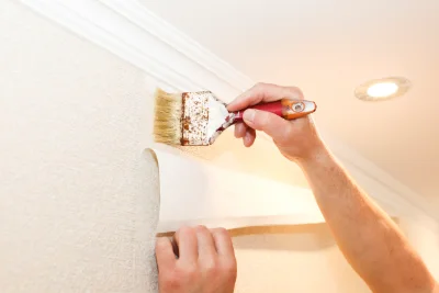 Pose de papier peint à Averan — revêtements muraux et toiles de verre